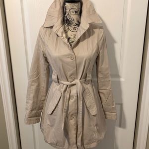 Beige trench coat with pockets